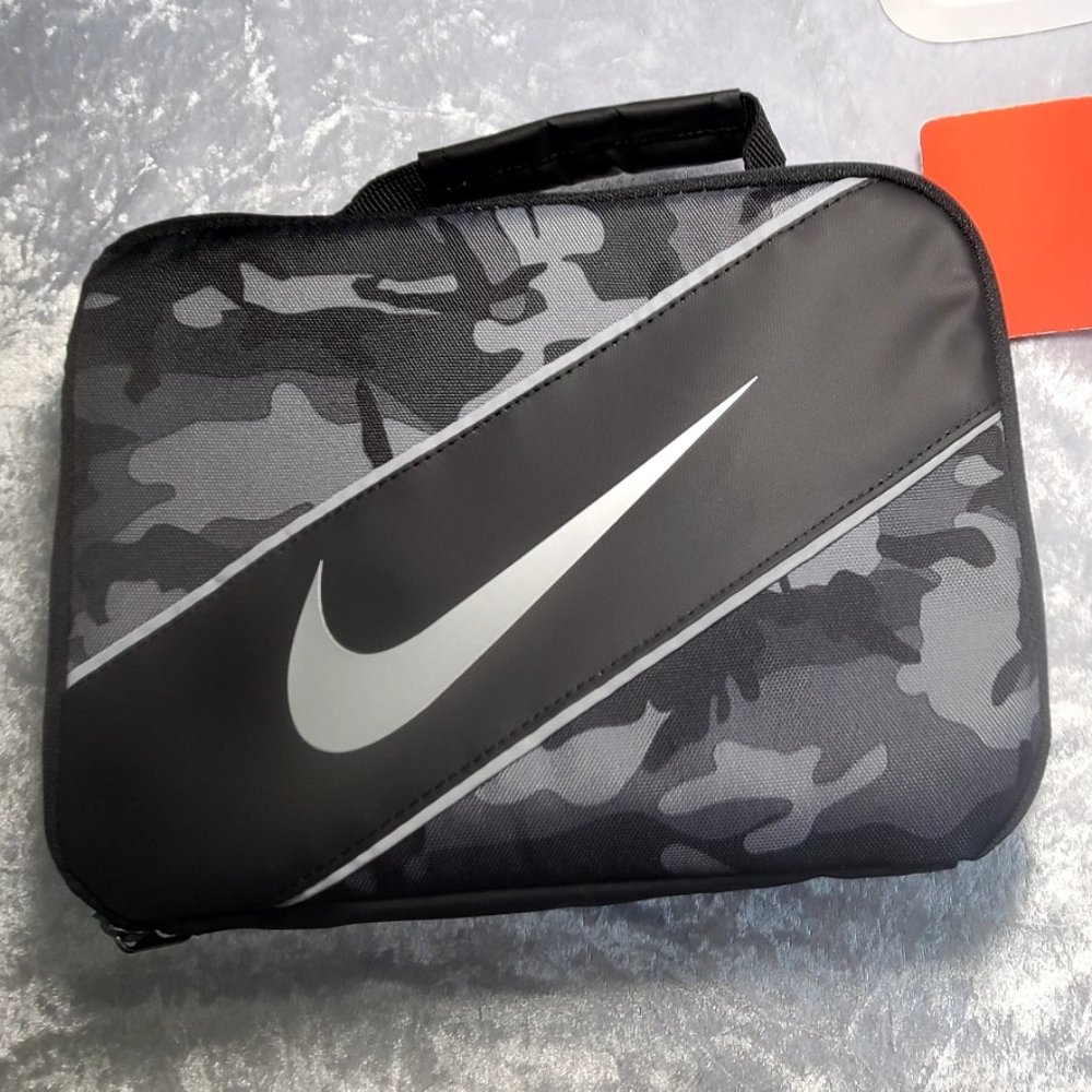 NWT - NIKE Insulated Lunch Bag - NWT